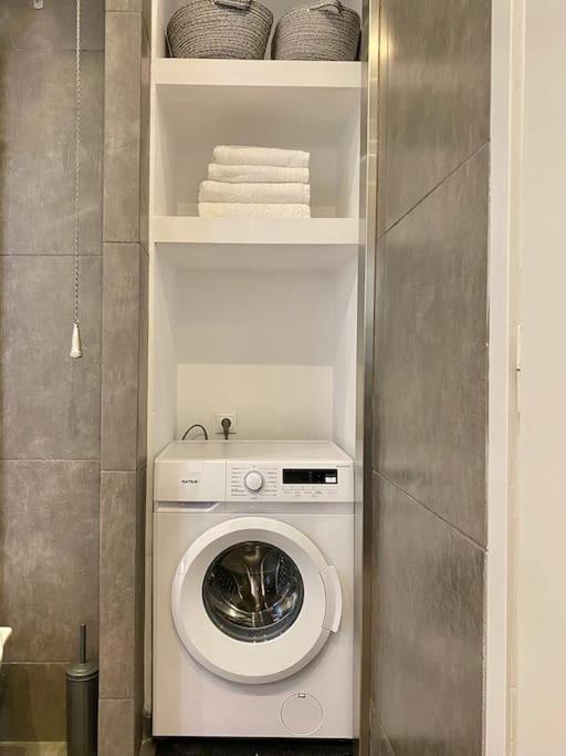 3-bedroom Central, Spacious And Bright Apartment.