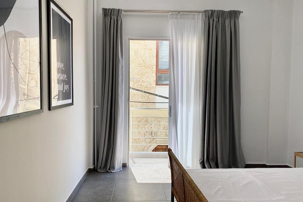 3-bedroom Central, Spacious And Bright Apartment. Appartement