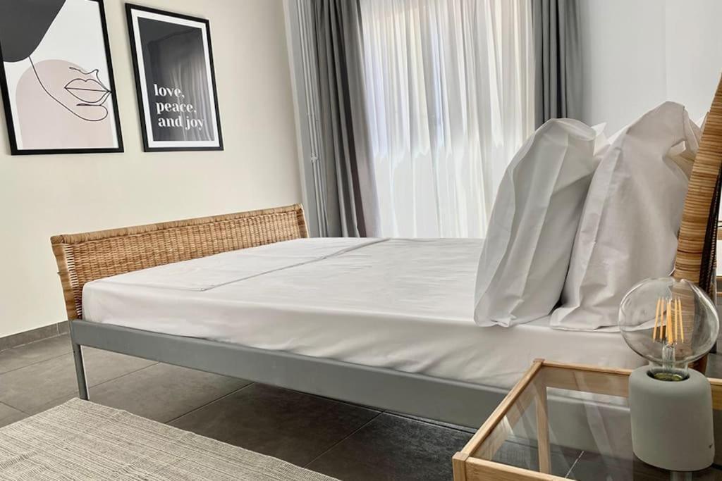 3-bedroom Central, Spacious And Bright Apartment. *