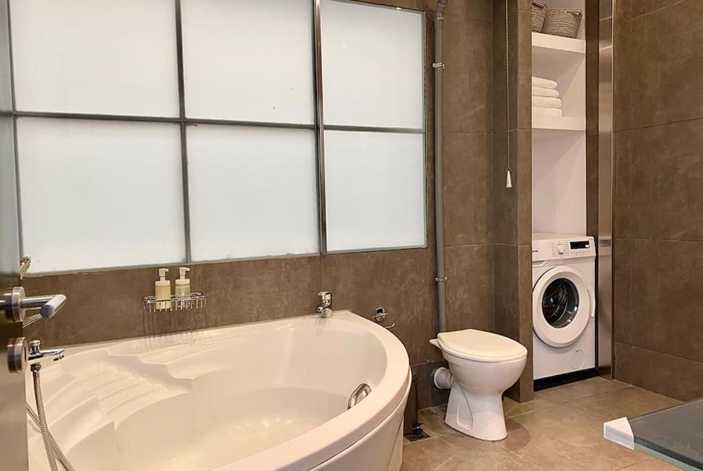 3-bedroom Central, Spacious And Bright Apartment. * Héraklion