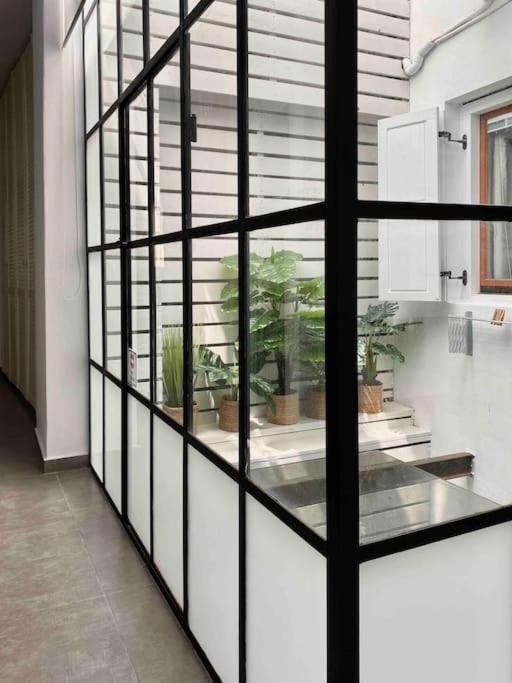 3-bedroom Central, Spacious And Bright Apartment. *