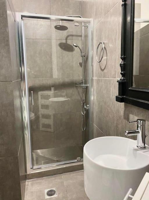 Appartement 3-bedroom Central, Spacious And Bright Apartment. Héraklion