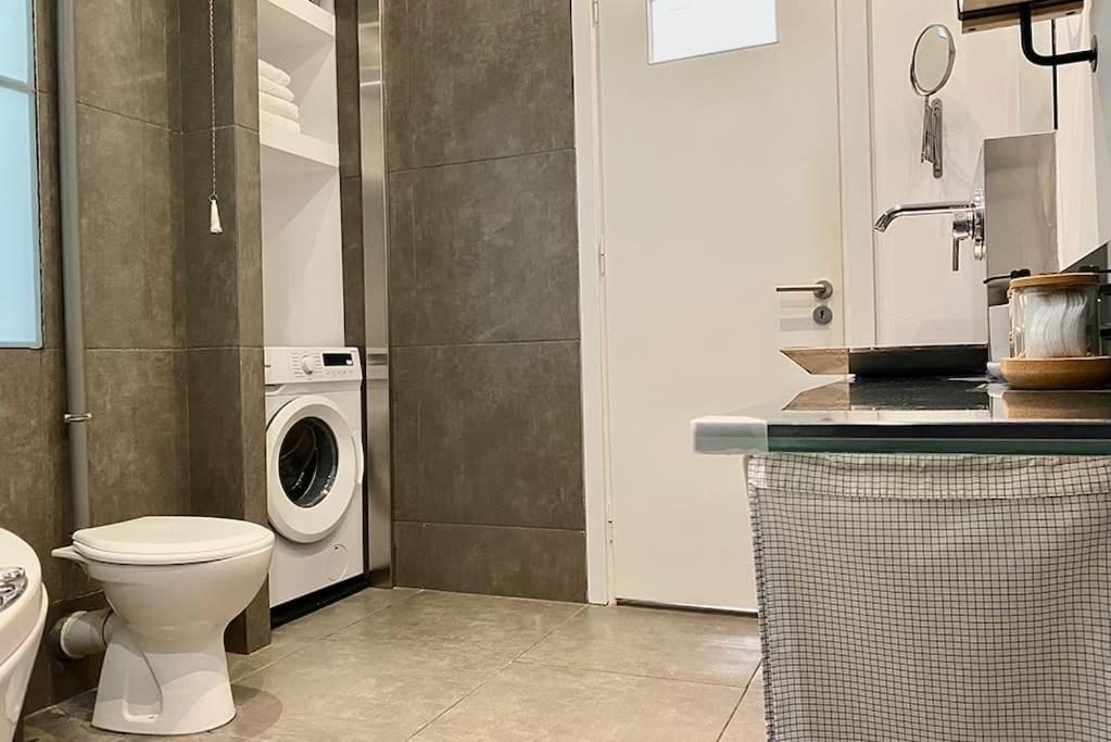 Appartement 3-bedroom Central, Spacious And Bright Apartment.