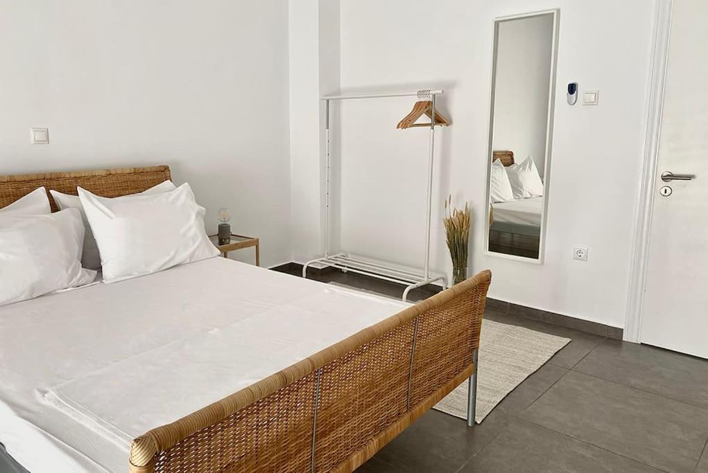 Appartement 3-bedroom Central, Spacious And Bright Apartment. *